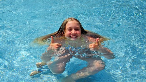 Schwimmendes Mädchen - Foto: EJ Stmk