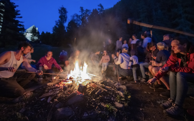 Lagerfeuer vor der Burg @Agnes Ackerl